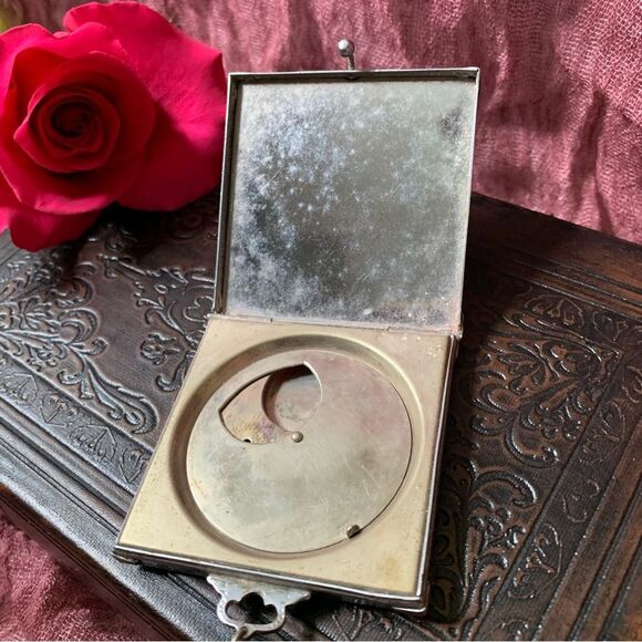 Vintage Art Deco Square Makeup Mirror Compact Powder Box with Wrist Chain - Picture 5 of 5